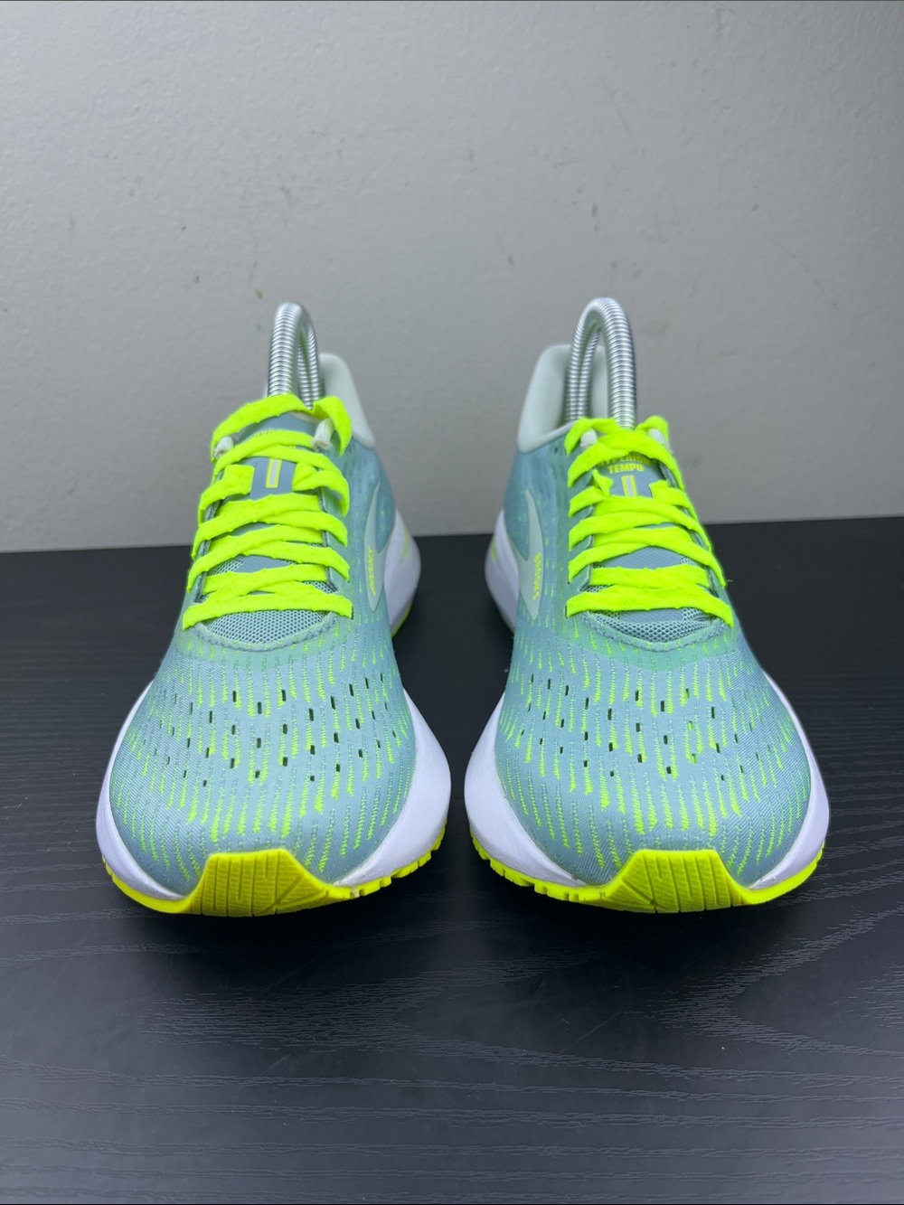 Brooks Hyperion Tempo Running Shoes Green Yellow Women's Size 6.5 - Picture 2 of 11